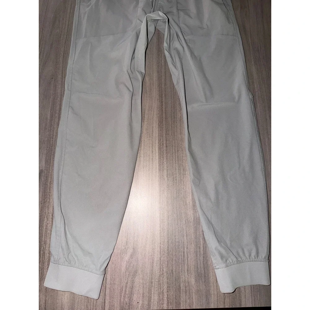 Lululemon ABC Jogger Mens Medium Light Grey Tapered Stretch Pants LM5A85S CR5